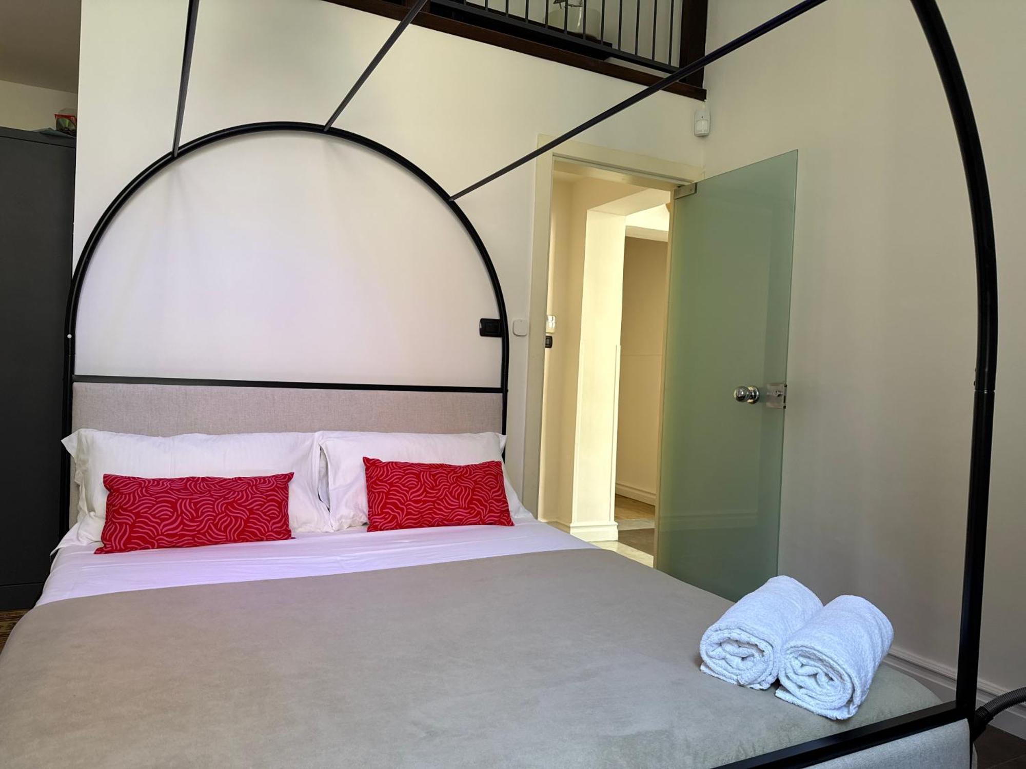 W Like Apartment On Hert Of City Center Катания Экстерьер фото